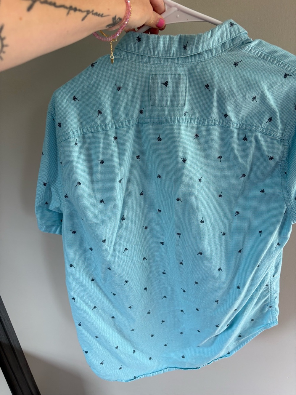 Hollister Light Blue Short Sleeve Button-Down Shirt with Palm Print - Picture 2 of 4